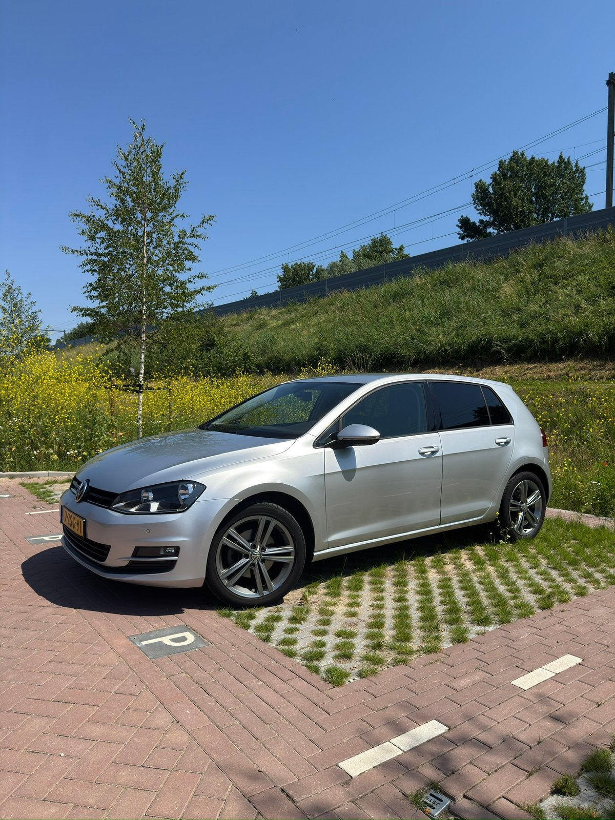 Volkswagen Golf 1.6 TDI 5D DSG 2015 NAP Dealer Onderhouden, Stof, Euro 6, 4 cilinders, 1239 kg