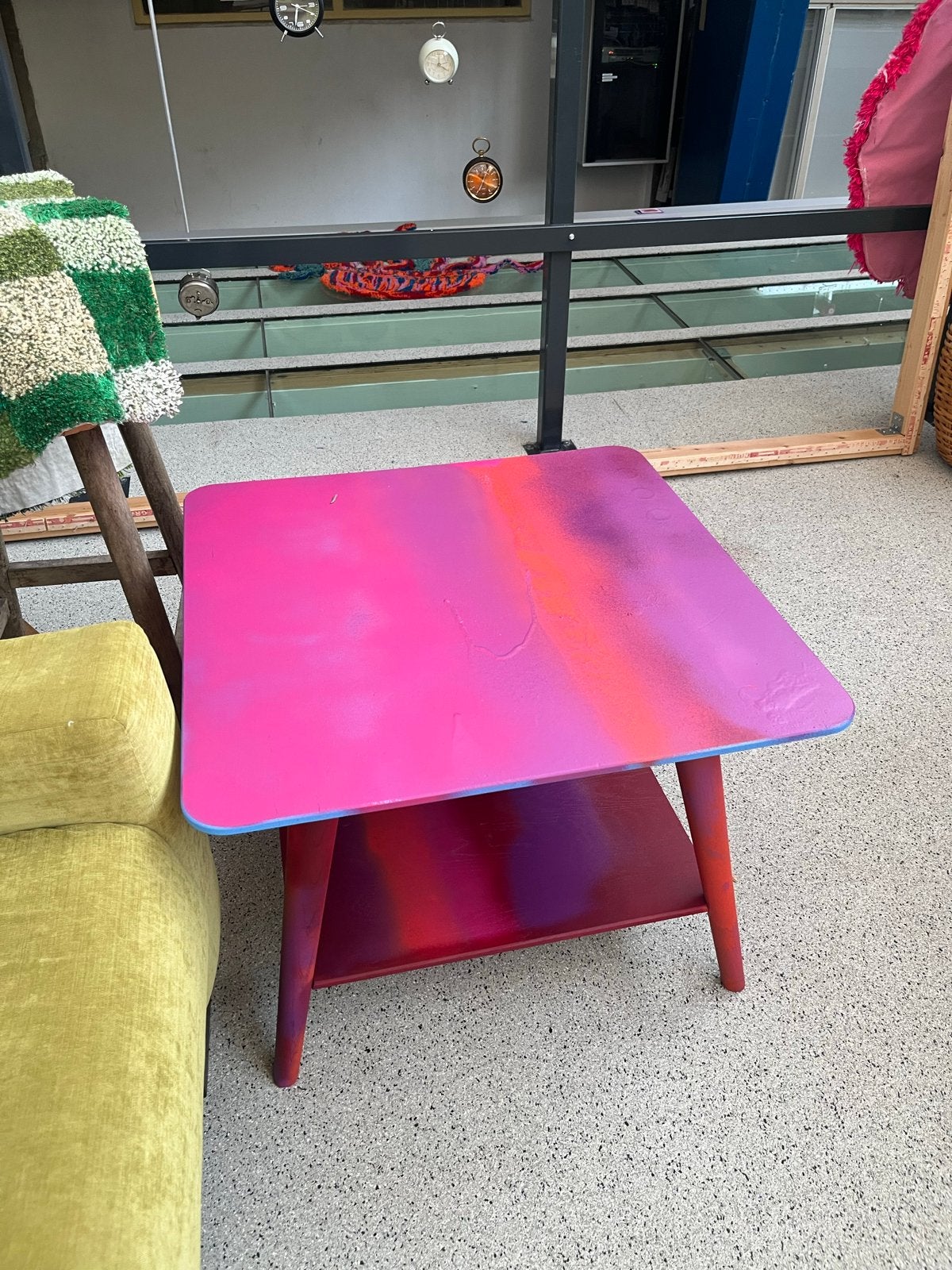 Bijzettafel salontafel koffietafel roze en oranje tinten