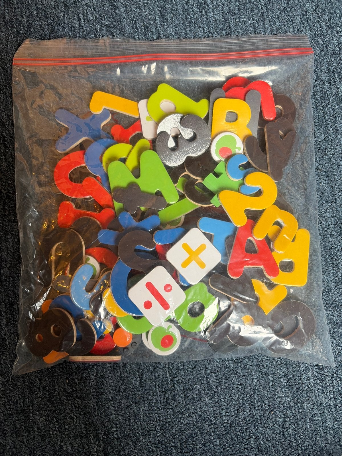 Magnetische letters en cijfers voor educatief speelplezier, Ophalen of Verzenden, Gebruikt, Taal en Lezen