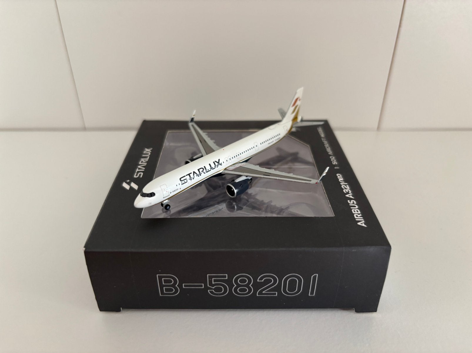 Herpa 535380 Starlux Airbus A321neo 1:500, Ophalen of Verzenden, Nieuw, Schaalmodel