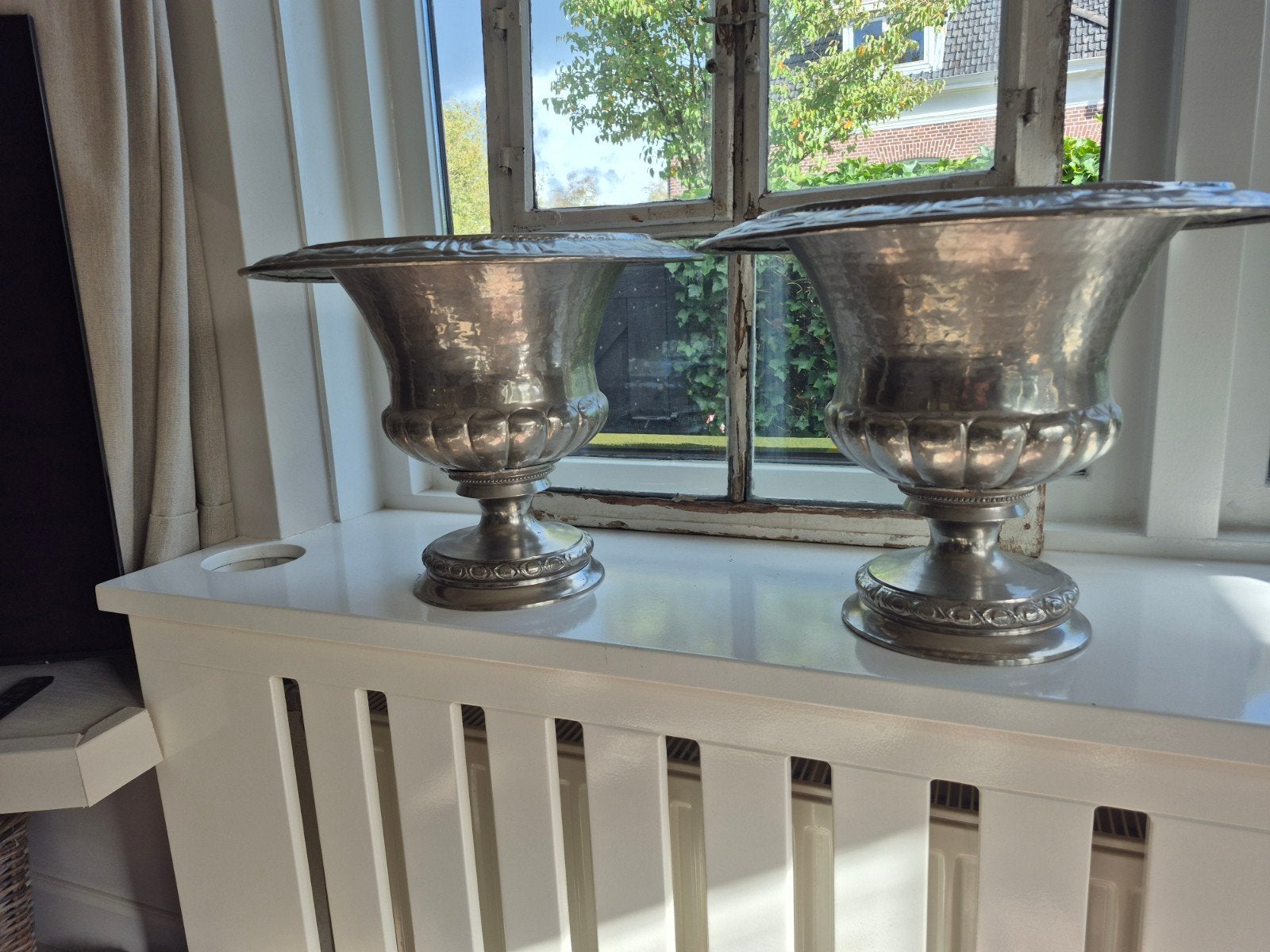 2 prachtige vazen design brocante stoer, Ophalen, Metaal