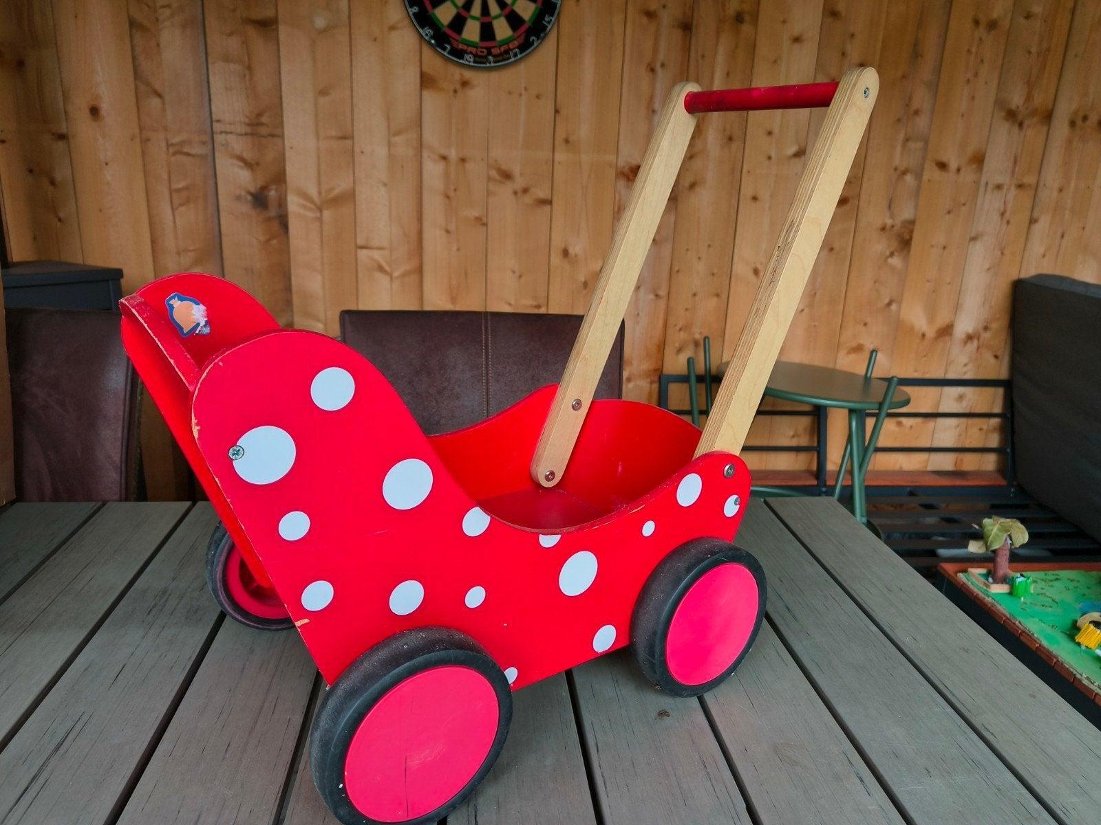 Leuke houten poppenwagen rood met witte stippen, Ophalen of Verzenden, Gebruikt, Overige typen