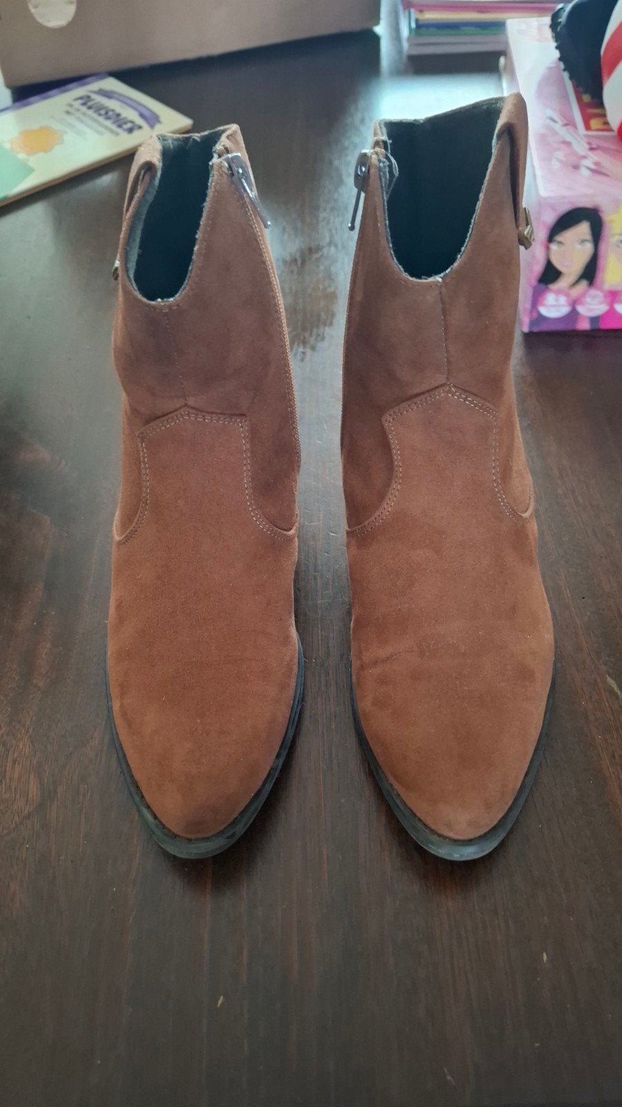 Bruine suède enkellaarsjes - Zo goed als nieuw, Kleding | Dames, Schoenen, Bruin, Lage of Enkellaarzen, Ophalen of Verzenden, Zo goed als nieuw