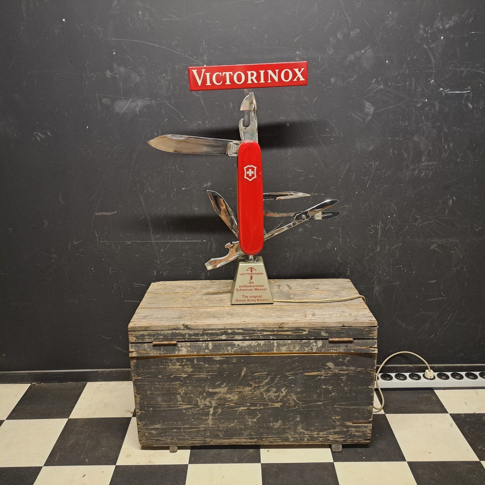 Victorinox Swiss knife reclame display, Ophalen, Gebruikt