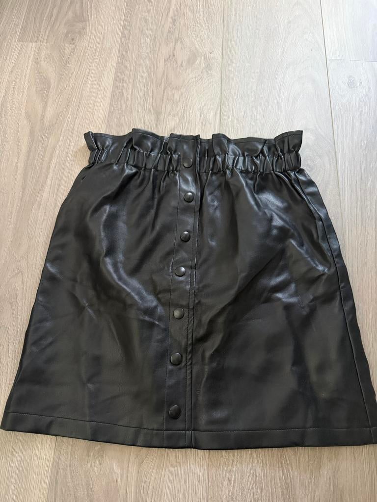 Zwart leren rokje met knopen - Primark, Ophalen of Verzenden, Zo goed als nieuw