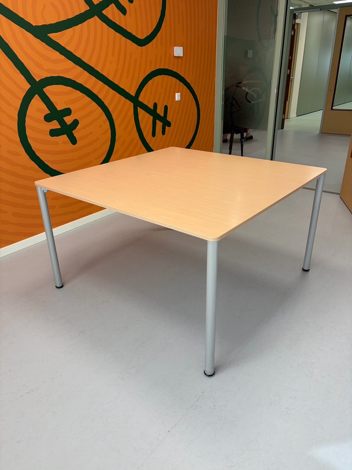Gratis op te halen: Vierkante tafel 150x150 cm, Huis en Inrichting, Tafels | Eettafels, Gebruikt, 150 tot 200 cm, Vierkant, Ophalen of Verzenden
