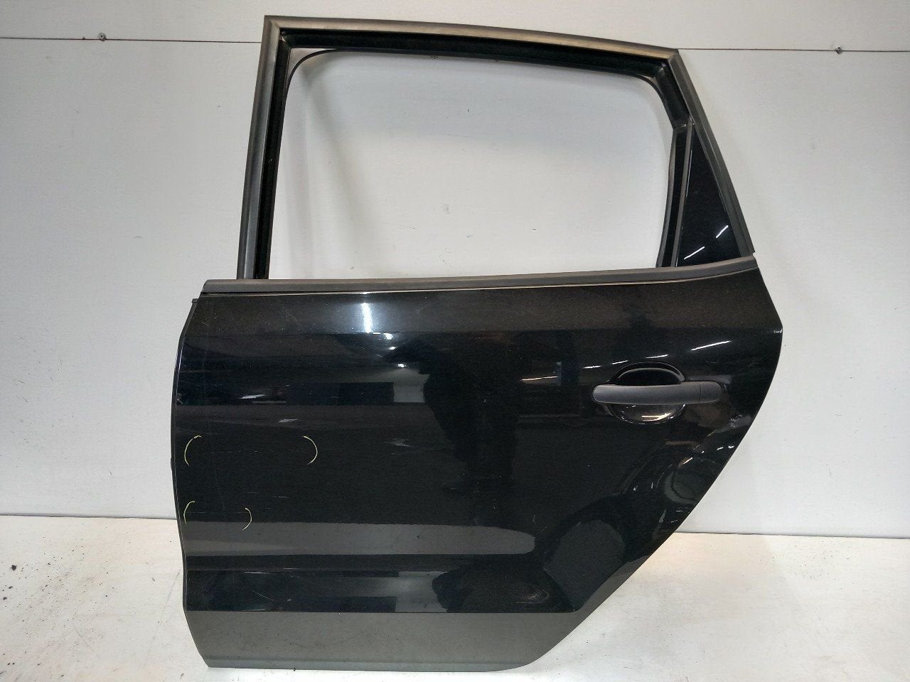 Portier links achter Volkswagen Polo, Onderdelen@venauto.nl, Van der Ven Autorecycling B.V., Gebruikt, Ettenseweg 76, 4706 PB Roosendaal, The Netherlands