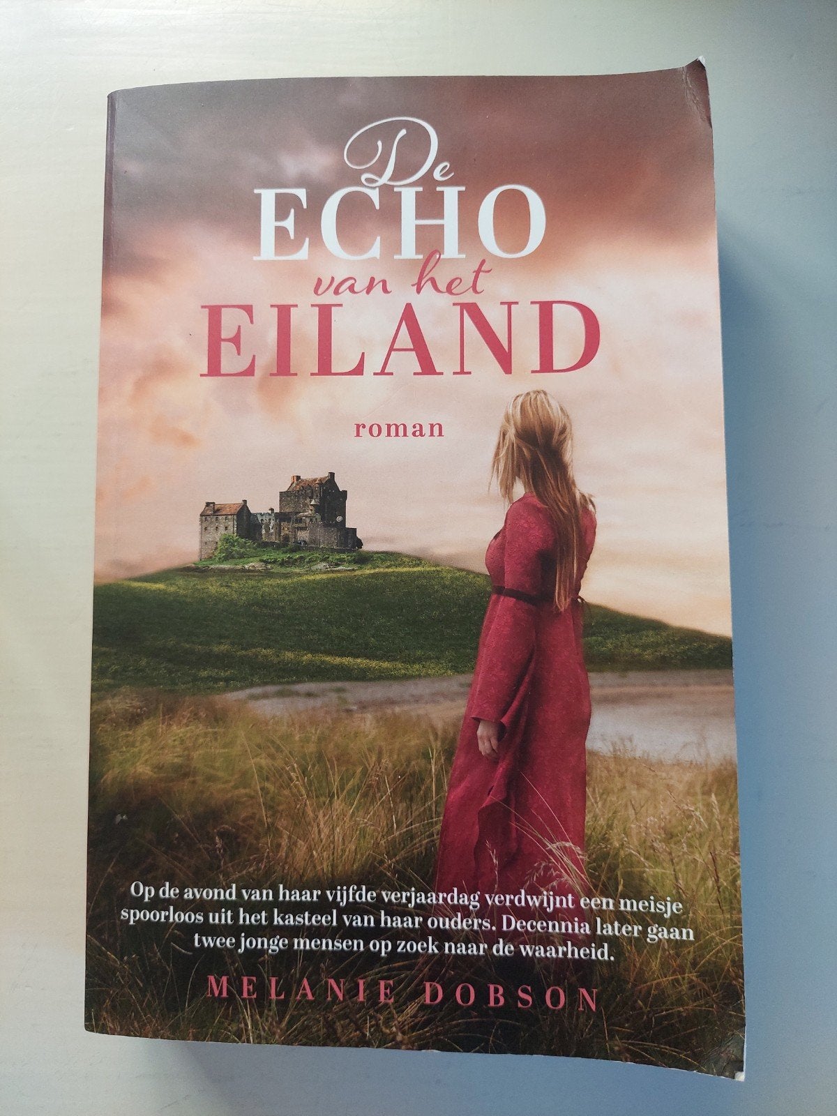De Echo van het Eiland - Melanie Dobson (Roman), Ophalen of Verzenden, Zo goed als nieuw, Melanie Dobson, Nederland