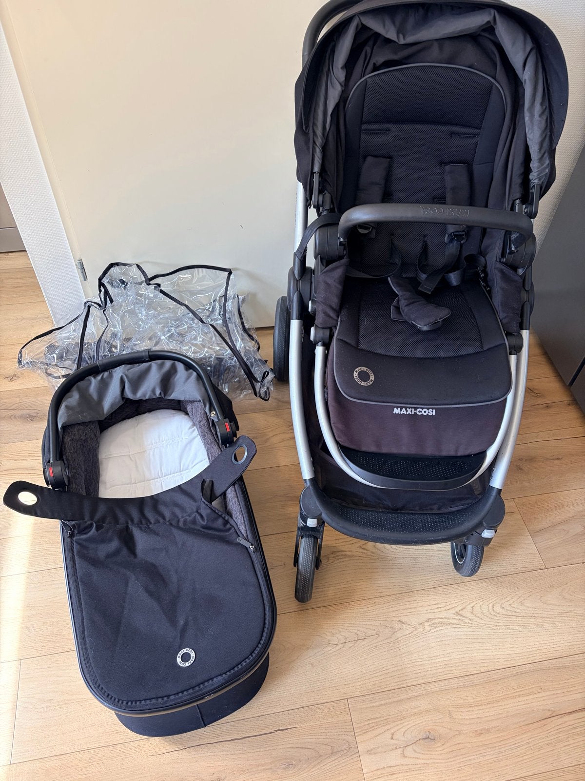 Maxi-Cosi Adorra 2 kinderwagen met reiswieg en regenhoes, Kinderen en Baby's, Kinderwagens en Combinaties, Ophalen, Gebruikt, Combiwagen