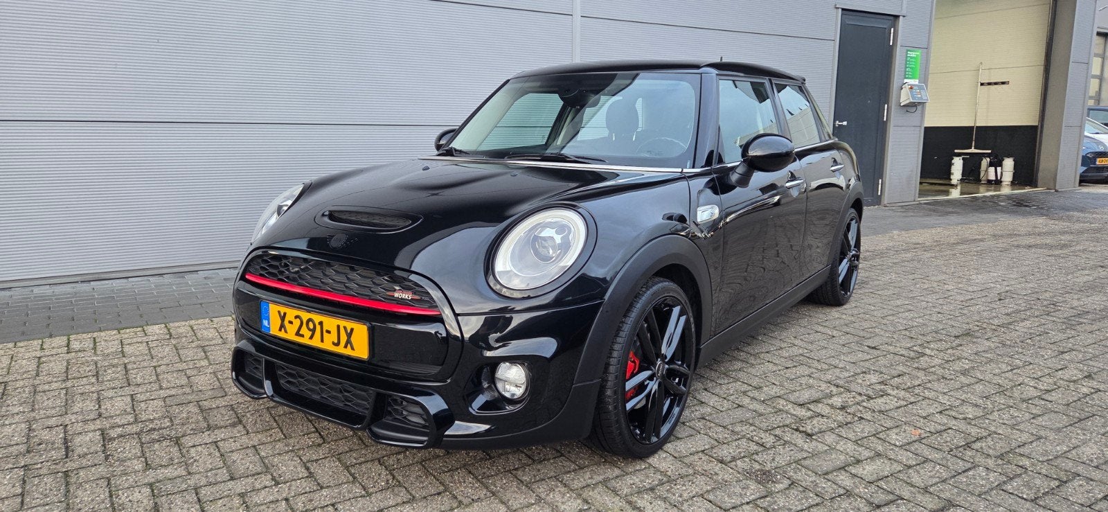 Mini 2.0 Cooper S 5D JCW PACK 2015 Zwart, Voorwielaandrijving, 1998 cc, 1195 kg, Zwart