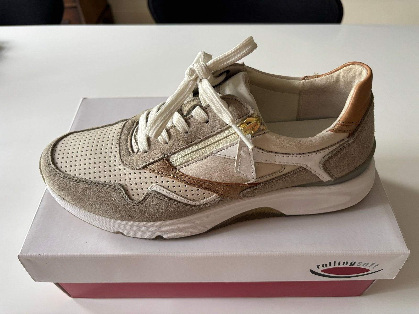 Rollingssoft sneakers maat 40 - Zo goed als nieuw, Kleding | Dames, Beige, Ophalen of Verzenden, Sneakers of Gympen, Zo goed als nieuw