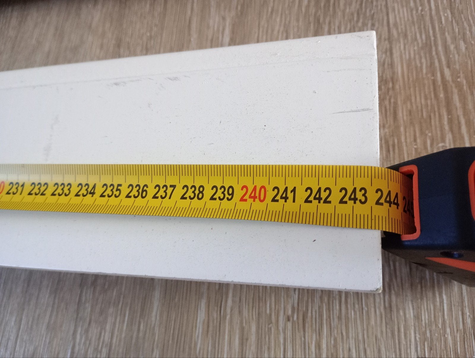 7 nieuwe plinten, Ophalen of Verzenden, Mdf, 200 tot 250 cm, Plinten