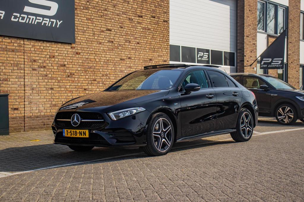 Mercedes A-klasse 250e AMG-Line, Pano, Burmester, Half Leder, Parkeerassistent, Gebruikt, 4 cilinders, Met garantie (alle)