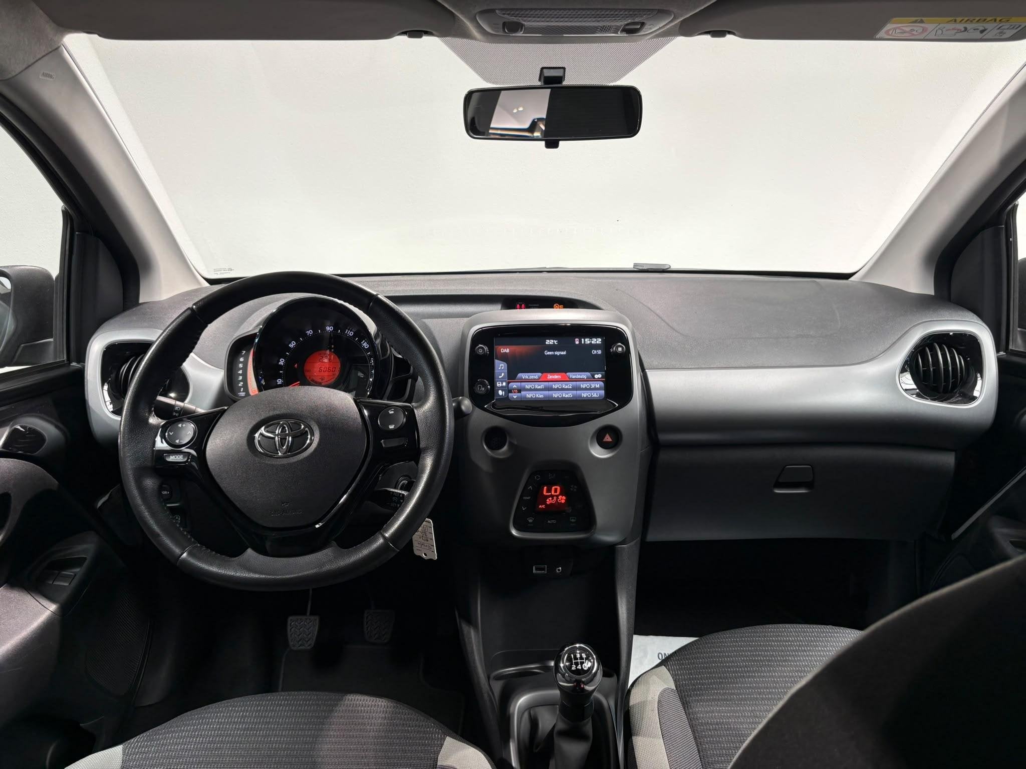 Toyota Aygo 1.0 VVT-i x-joy cabrio | Cabrio | Camera | Cruis, Auto's, Voorwielaandrijving, Stof, Gebruikt, Met garantie (alle)