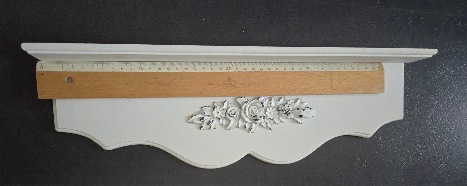 Brocante wandplank wit hout met rozen decoratie, Huis en Inrichting, Woonaccessoires | Wandplanken en Boekenplanken, Ophalen of Verzenden