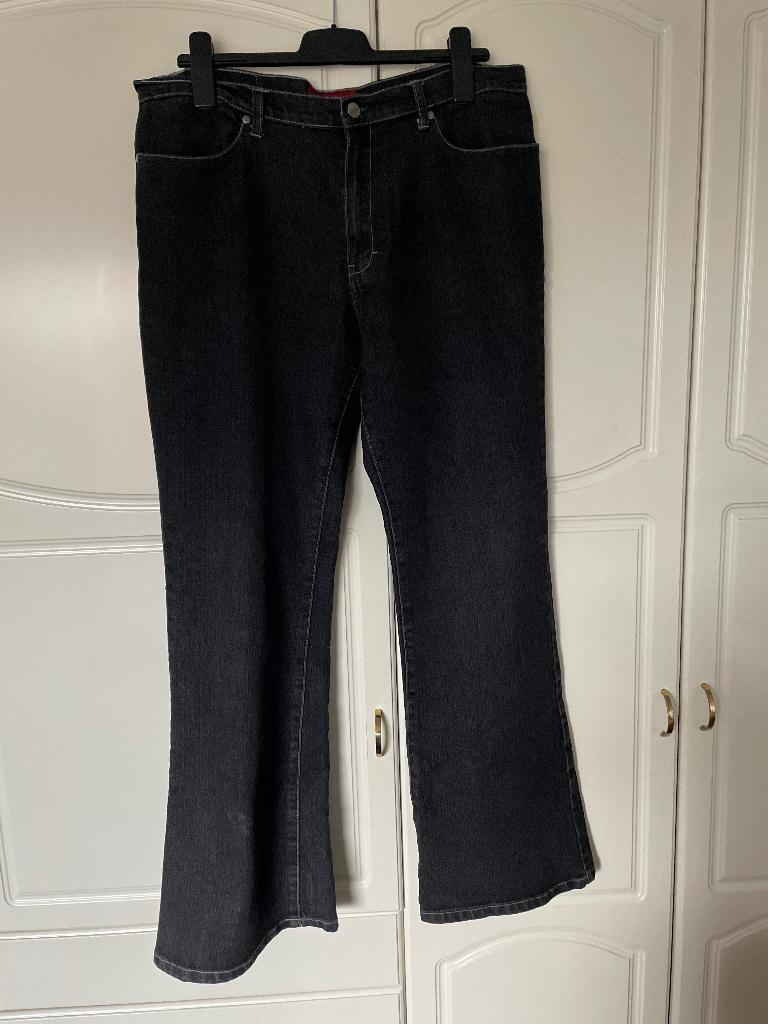 Zwarte spijkerbroek Biagini maat 46, Kleding | Dames, Biaggini, Zwart, Overige jeansmaten, Ophalen of Verzenden