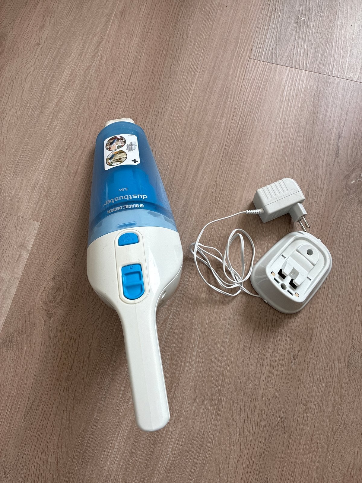 Black & Decker Dustbuster 3.6V Kruimeldief met Oplader, Gebruikt, Kruimeldief, Draadloos, Ophalen of Verzenden