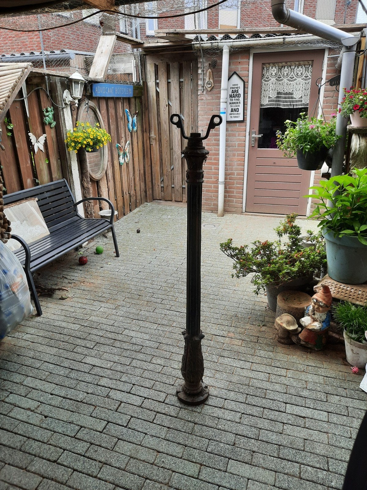 Mooie antieke giet ijzeren lantaren paal, Tuin en Terras, Staande lamp, Ophalen of Verzenden, Netvoeding, 50 tot 250 watt