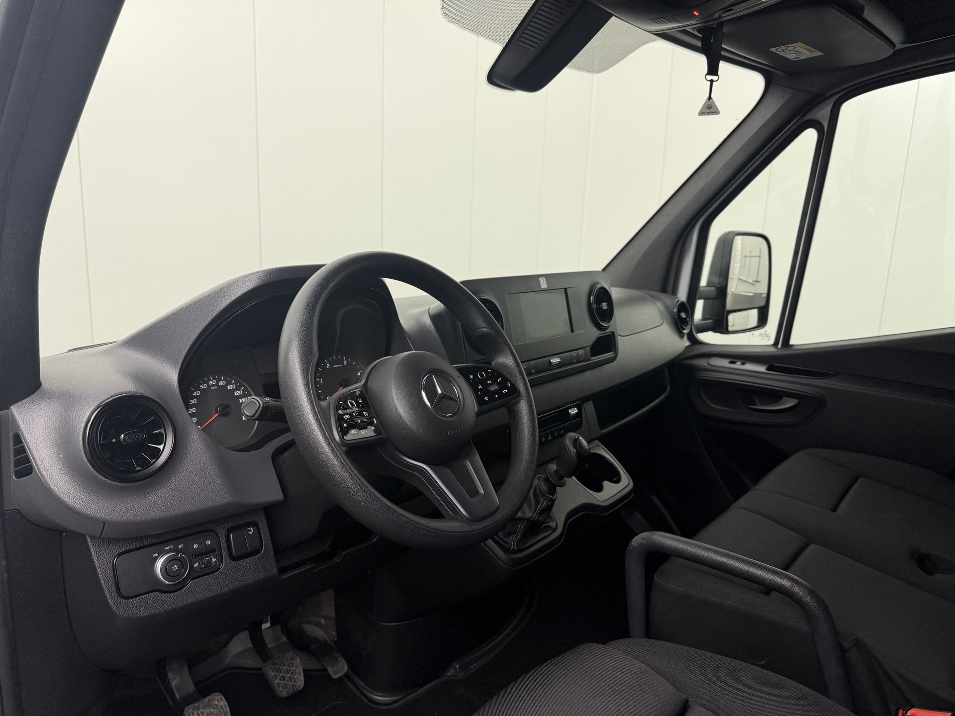 Mercedes-Benz Sprinter 317CDI Bakwagen+Laadklep | dakspoiler, Auto's, Gebruikt, Euro 6, 2000 kg, 2675 kg