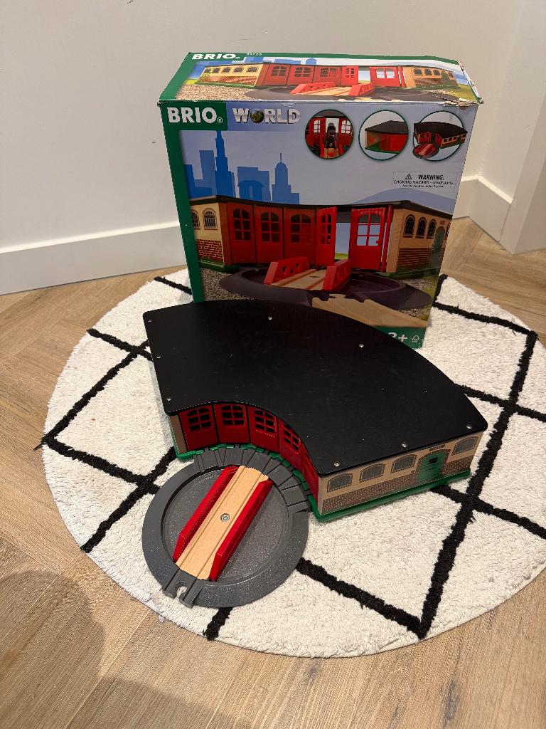 ZGAN Brio houten trein remise station 33736 set rotonde toy, Ophalen of Verzenden, Zo goed als nieuw