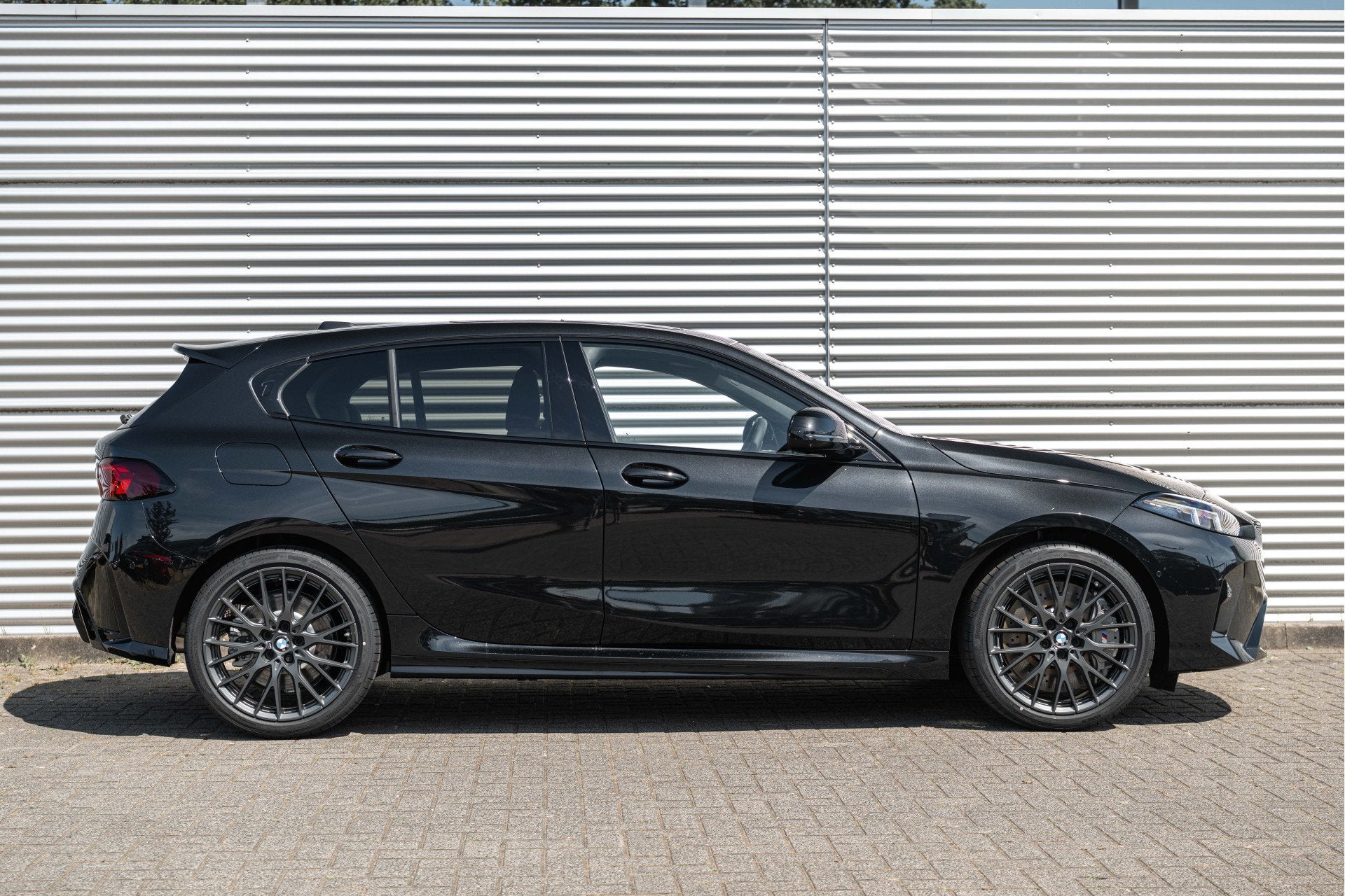BMW 1 Serie 120 M Sport Automaat / Panoramadak / Sportstoele, Auto's, Zwart, 156 pk, Zwart, Bedrijf