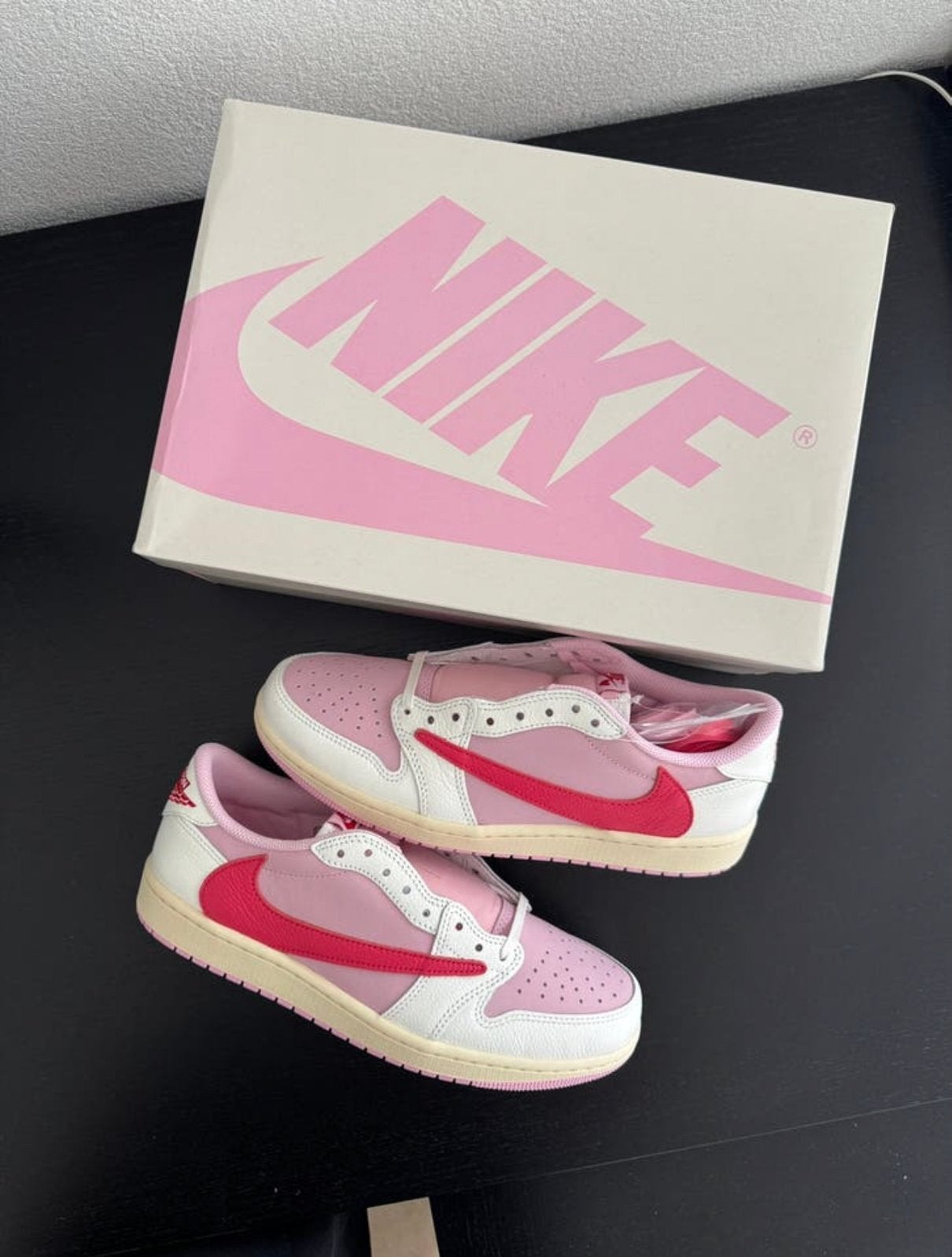 Jordan 1 Low Travis Scott Sail Tropical Pink | EU 43, Wit, Nieuw, Ophalen of Verzenden, Sneakers of Gympen