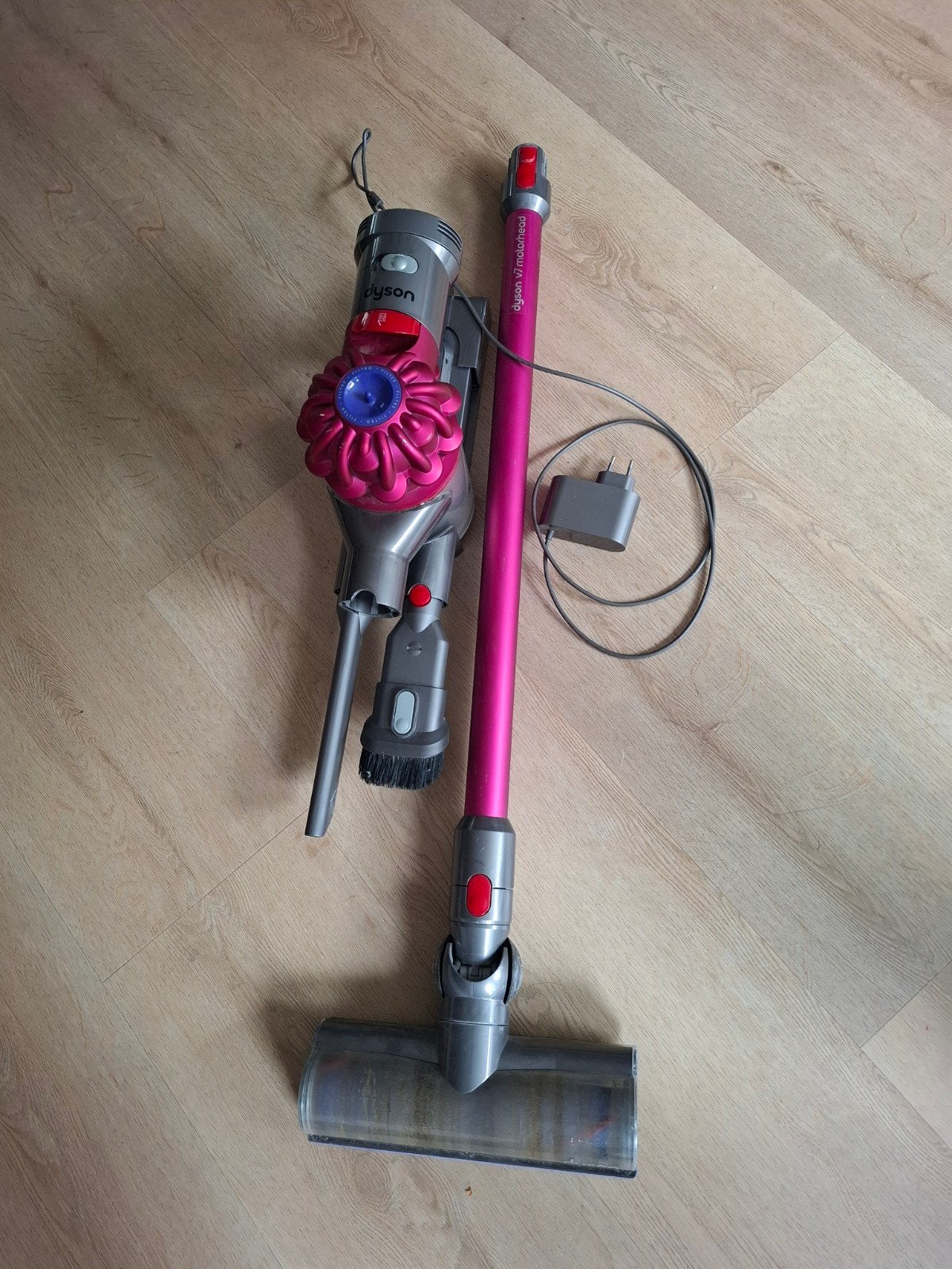 Dyson V7 Motorhead - Werkt niet (accu defect?), Ophalen, Draadloos, Dyson, Niet werkend