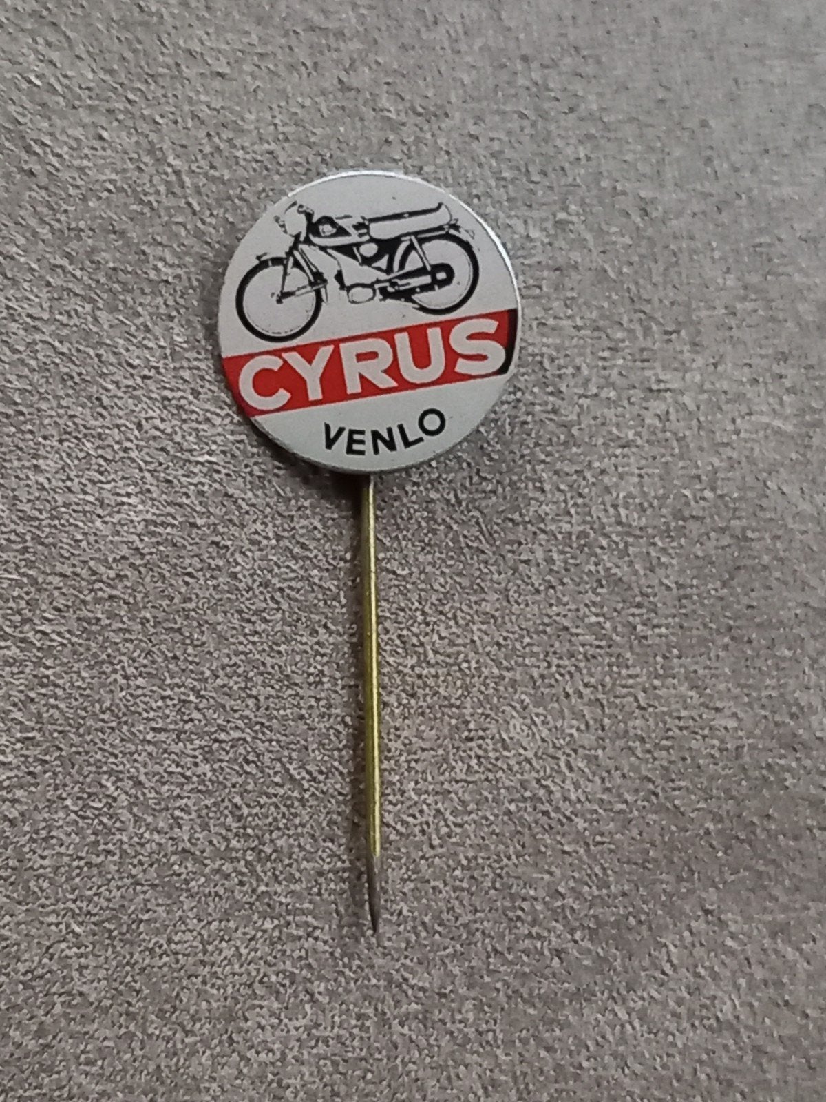 Speldje Cyrus Venlo, Verzamelen, Speldjes, Pins en Buttons, Ophalen of Verzenden, Gebruikt