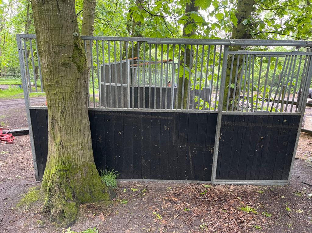 Stalwand met schuifdeur 4x2.20, Ophalen