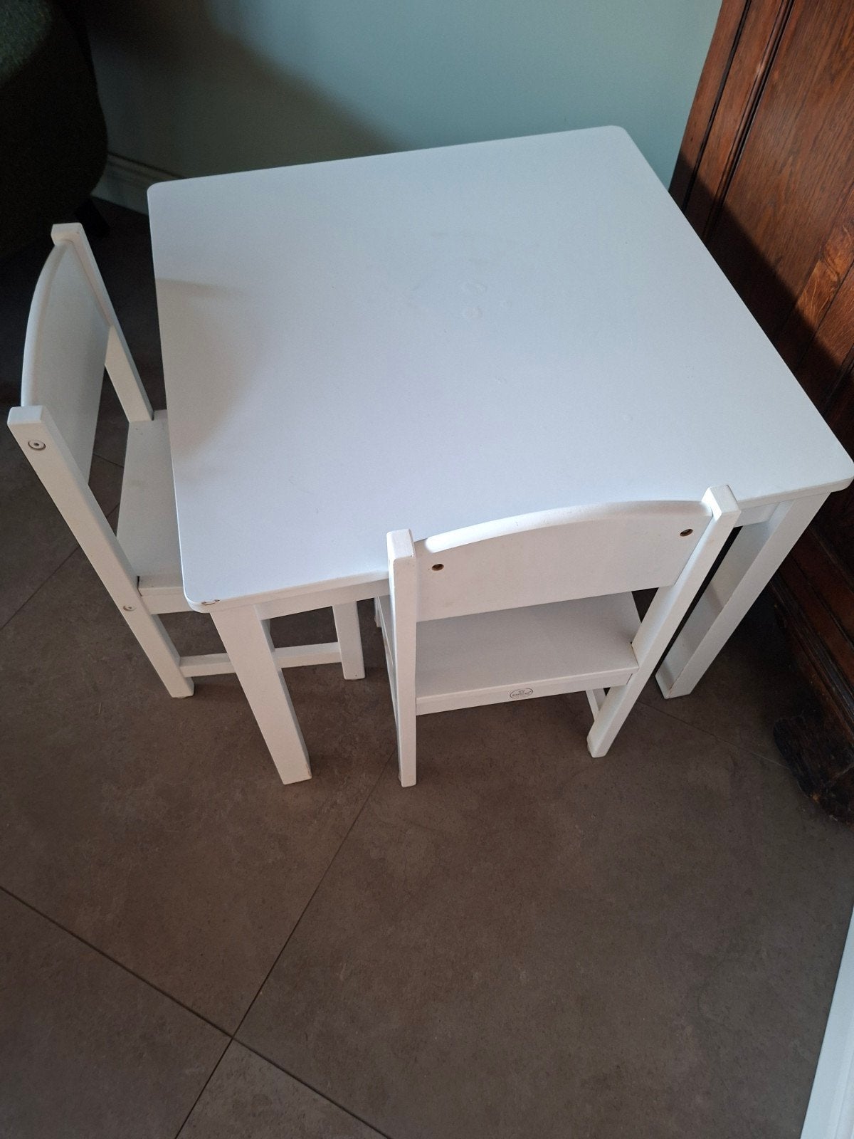 Kindertafel en twee stoeltjes, Ophalen, Zo goed als nieuw, Tafel(s) en Stoel(en)