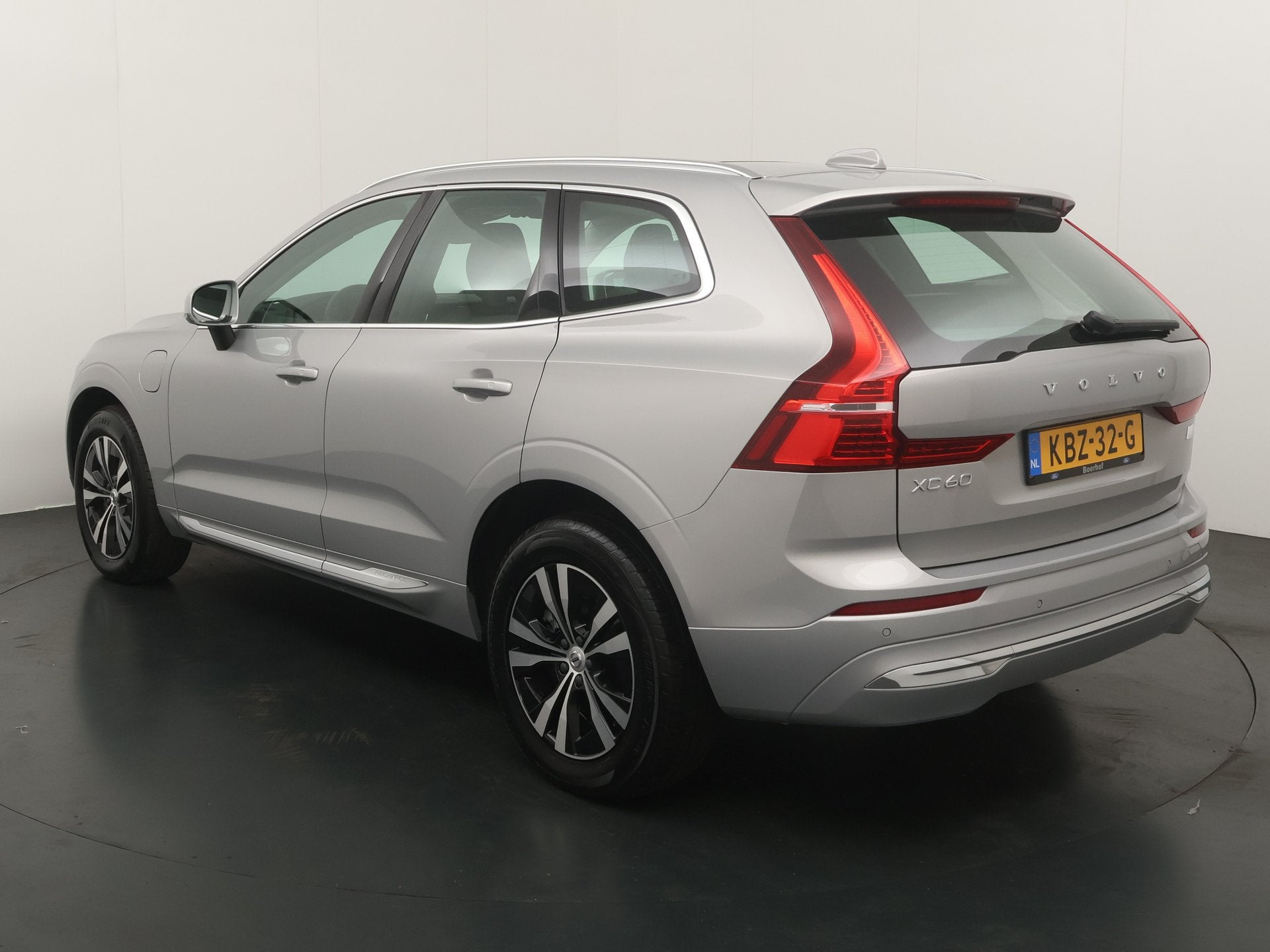 Volvo XC60 2.0 T6 Plug-in hybrid 350 pk AWD Core Bright | Pa, Auto's, Automaat, Gebruikt, 4 cilinders, 1969 cc