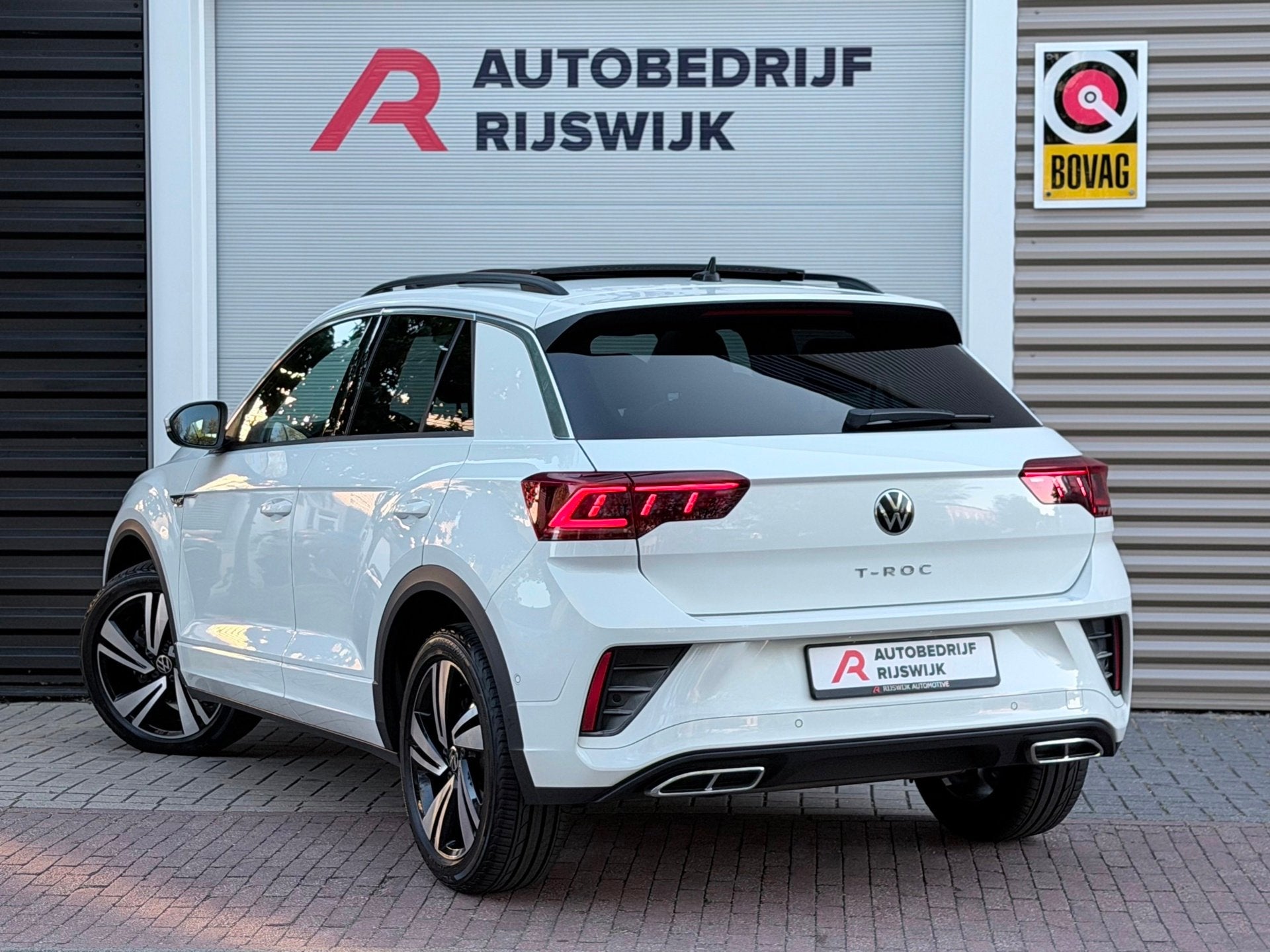 Volkswagen T-ROC 1.5 TSI 3x R-Line Pano/AppleCar/Keyless, 12 maanden, Euro 6, 4 cilinders, Wit