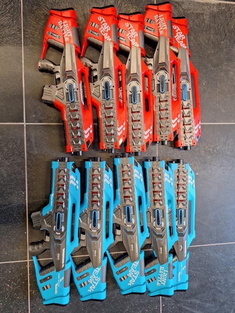 Lasergame set: 5 rood, 5 blauw met vesten, Ophalen of Verzenden, Gebruikt, Jongen of Meisje