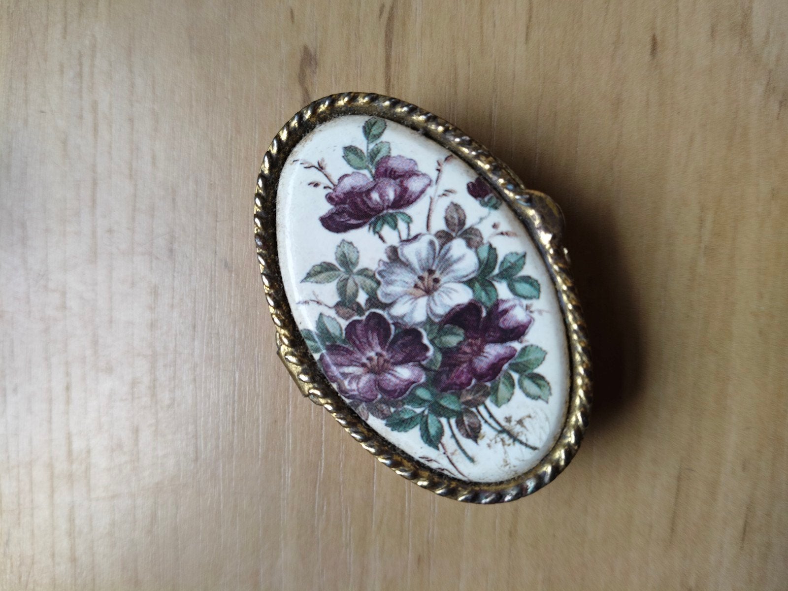 Pillendoosje ovaal met porselein en bloemmotief, messing, Ophalen, Zo goed als nieuw, 4 tot 7 cm, Brons