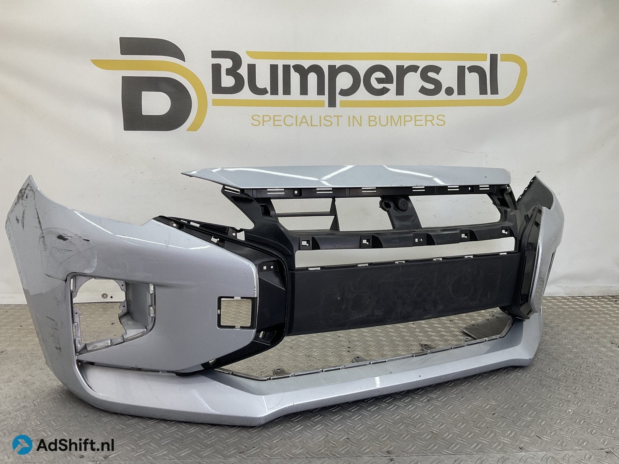 Bumper Mitsubishi Spacestar 3 III 20-23 6400J973zz Voorbumpe, Auto-onderdelen, Bumper