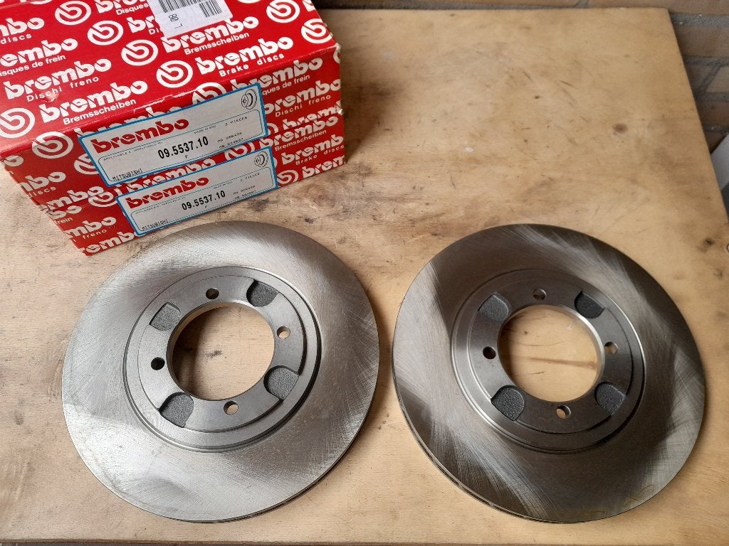 BREMBO SET REMSCHIJVEN - NIEUW - MITSUBISHI COLT + LANCER, Verzenden, Nieuw, Mitsubishi
