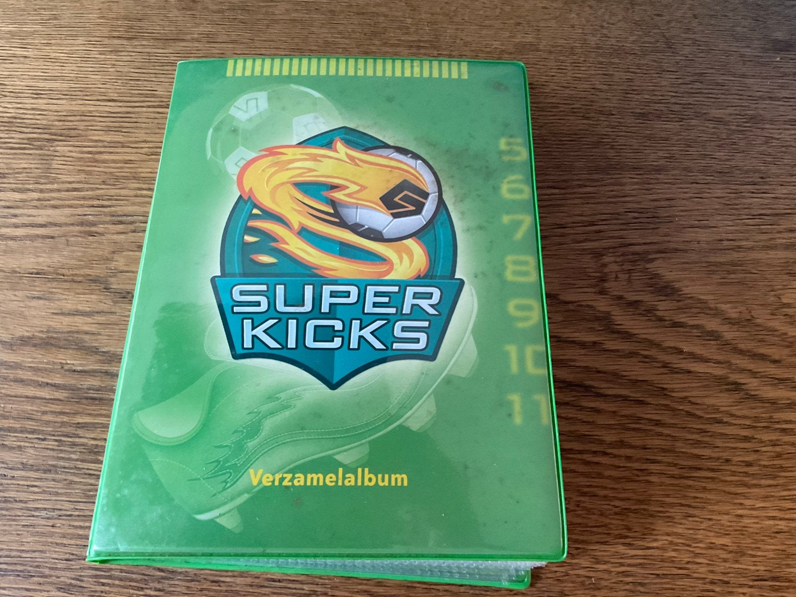 Super Kicks Verzamelalbum met 150 Spelerskaarten, Verzamelen, Ophalen of Verzenden, Zo goed als nieuw, Overige sporten, Spelerskaart