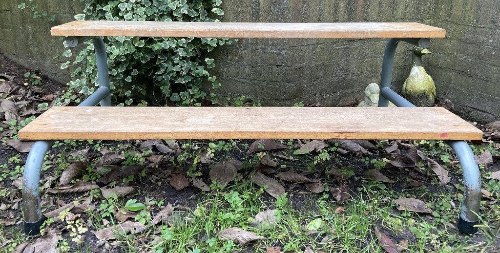 Brocante oude houten schoolbank / hout met metalen onderstel, Ophalen