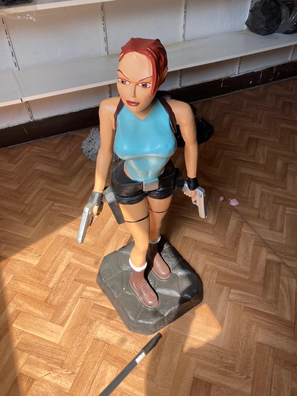 Lara Croft Tomb Raider Groot Standbeeld uit 1996, Ophalen, Gebruikt