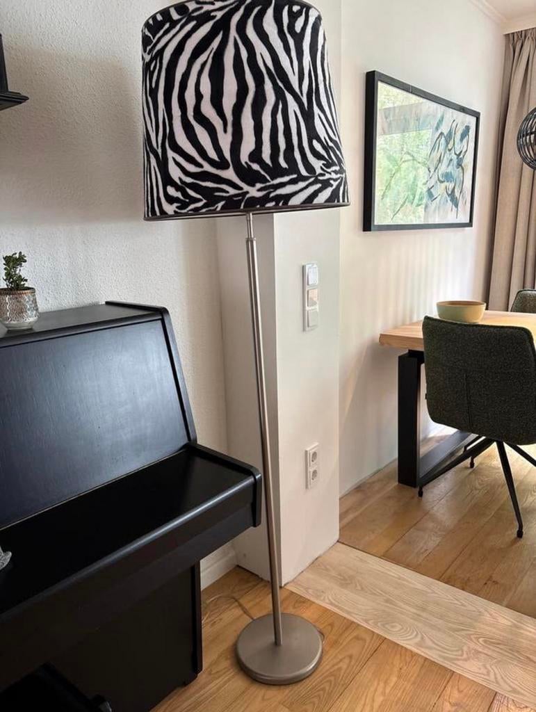 Staande lamp met zebraprint kap - 170 cm hoog, Ophalen, Gebruikt, Metaal, 150 tot 200 cm