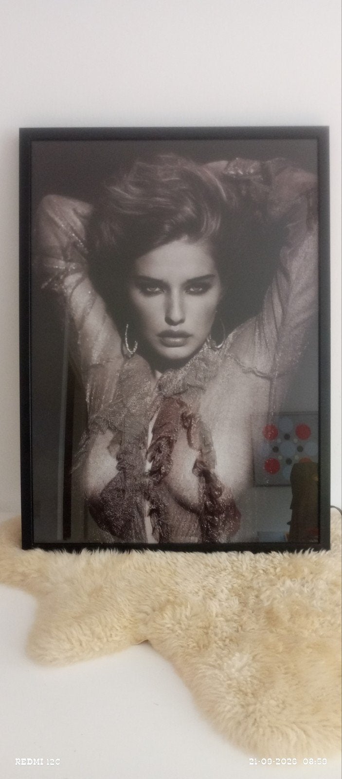 Ingelijste zwart-wit foto van een vrouw, Antiek en Kunst, Ophalen of Verzenden, Foto, Fotografie, Achter glas