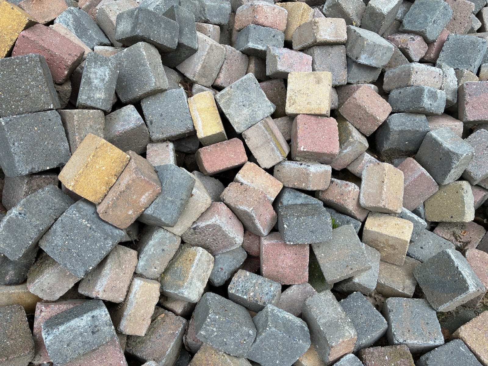 100m2 + Gebruikte betonklinkers - diverse kleuren, Tuin en Terras, Ophalen, Gebruikt, Klinkers, 10 m² of meer