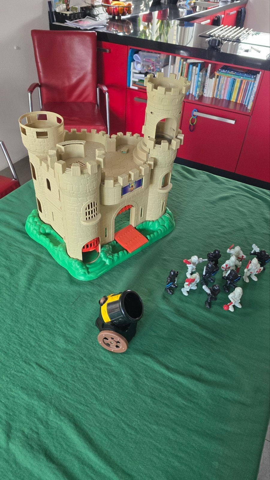Redbox Kasteel met 12 Ridders en Kanon, Ophalen