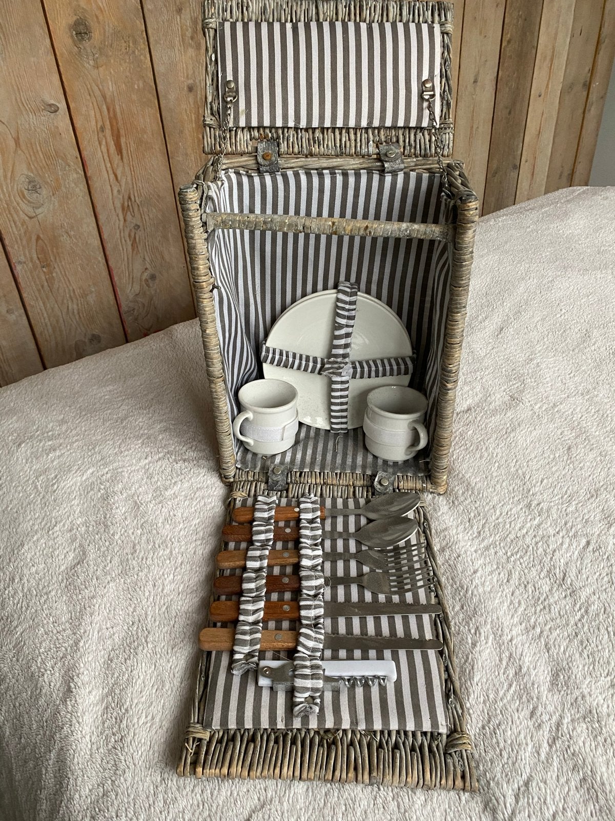 Rotan picknickmand met servies en bestek, Ophalen of Verzenden, Gebruikt