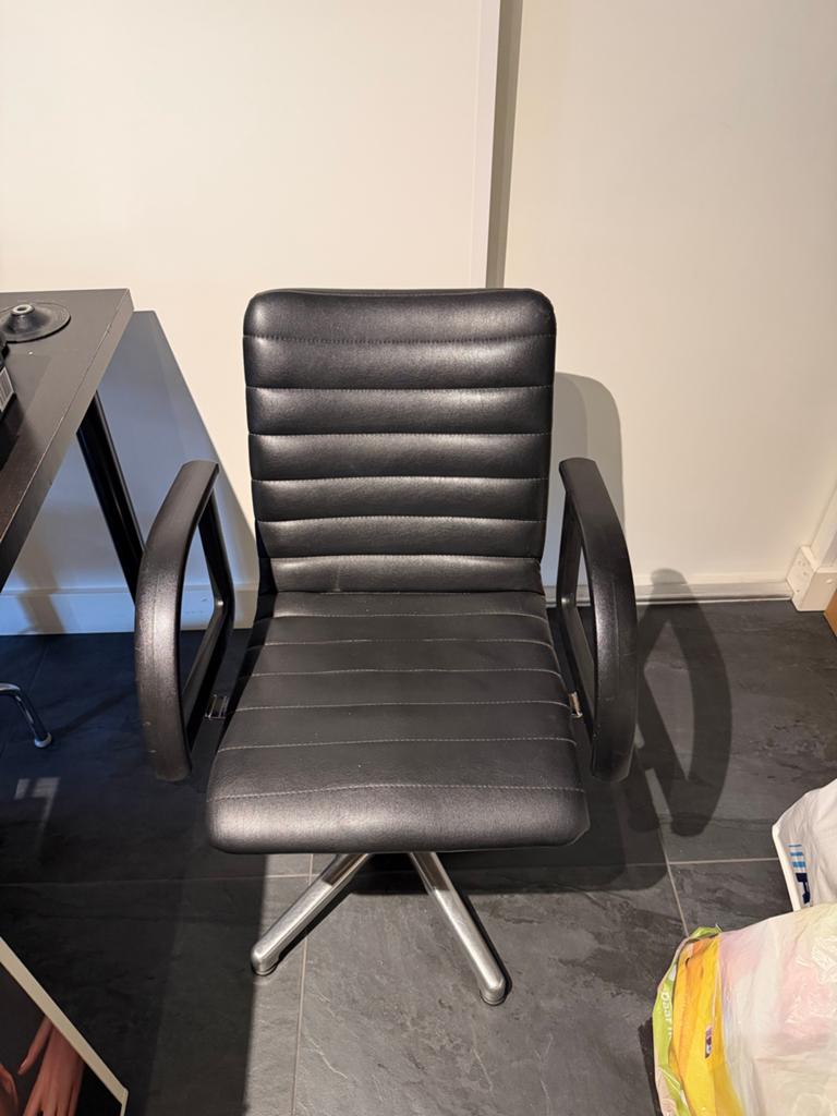Kappersstoel met voetpomp - Zwart, Gebruikt, Gebruikt, Zwart, Leer, Ophalen of Verzenden