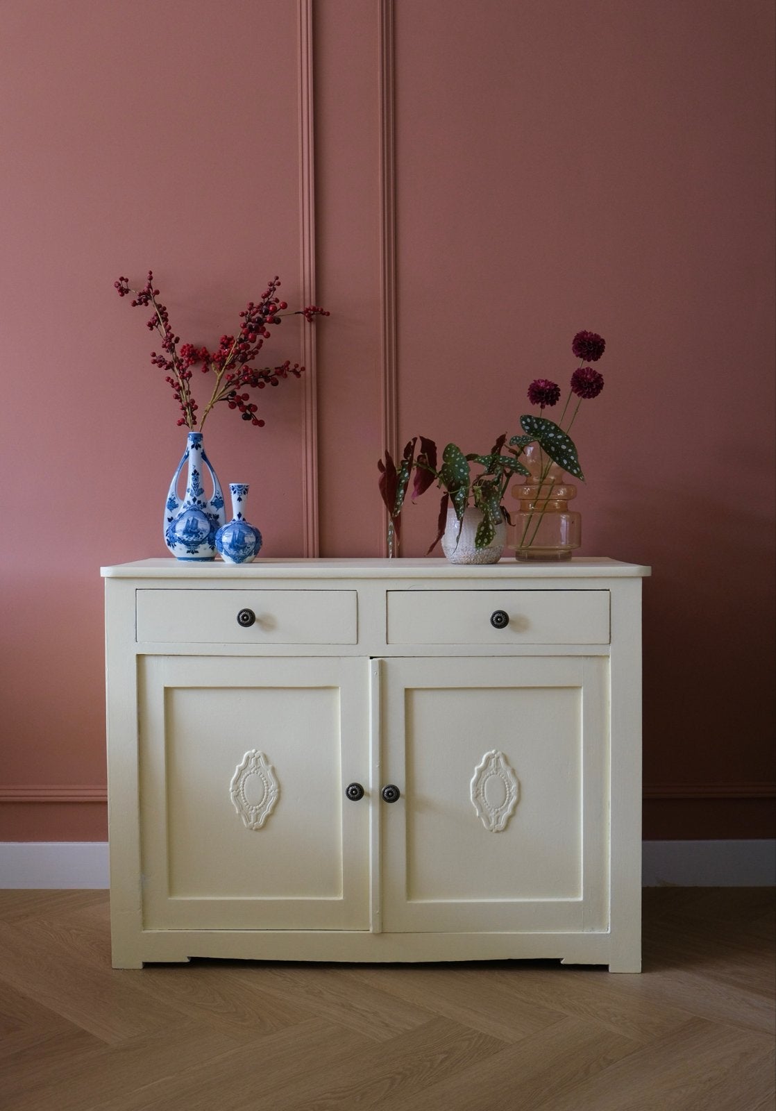 Gerenoveerd dressoir in Butter Yellow en paars, Huis en Inrichting, Kasten | Dressoirs, Ophalen, Gebruikt, 100 tot 150 cm, Met lade(s)