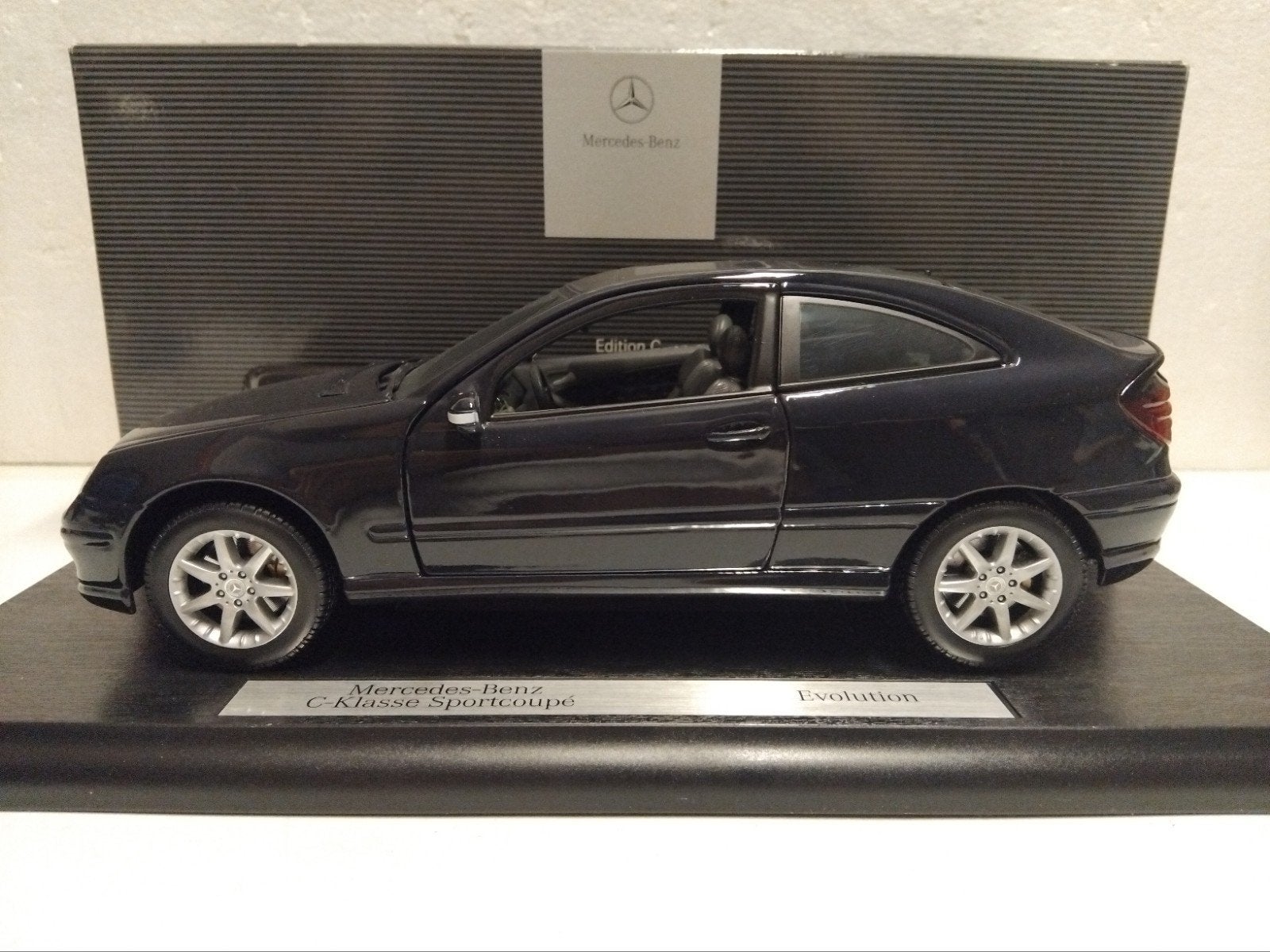 Mercedes Benz C Sportcoupe Evolution Dealerbox 1:18 KRD, Hobby en Vrije tijd, Modelauto's | 1:18, Zo goed als nieuw, Auto, Overige merken