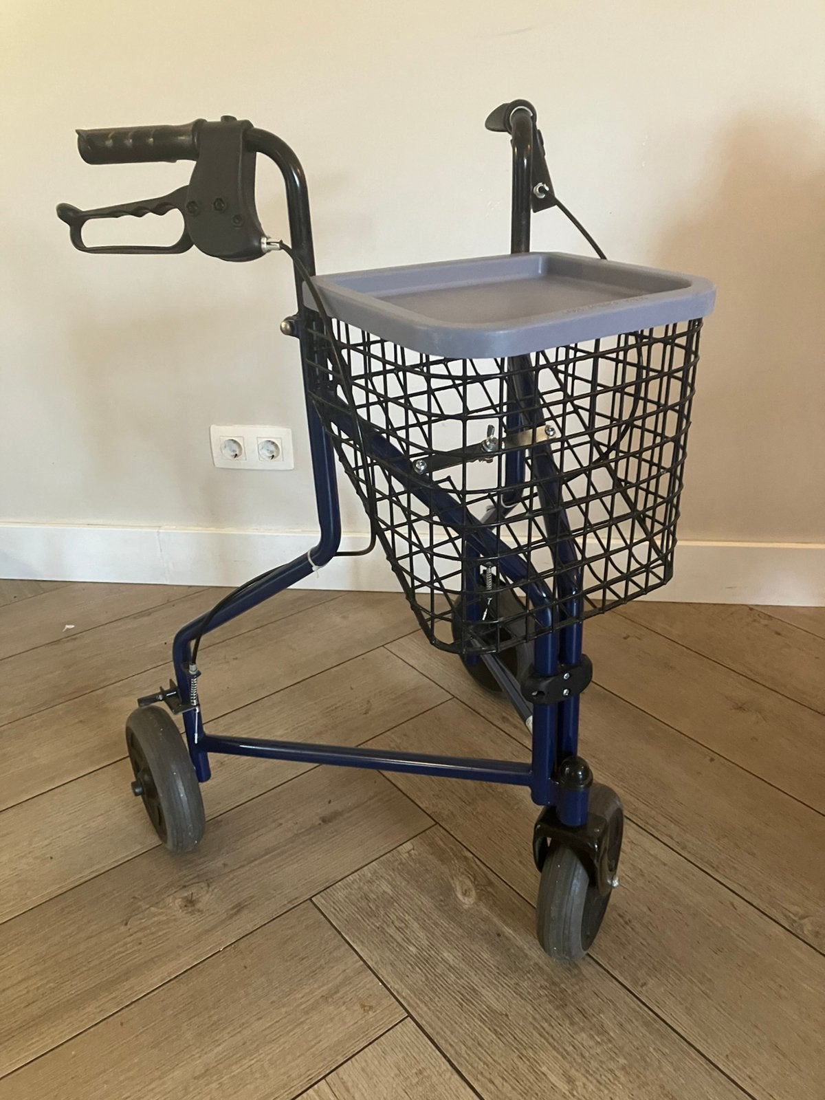 Thuasne rollator met een tafelblad/mand, Ophalen, Opvouwbaar, Gebruikt