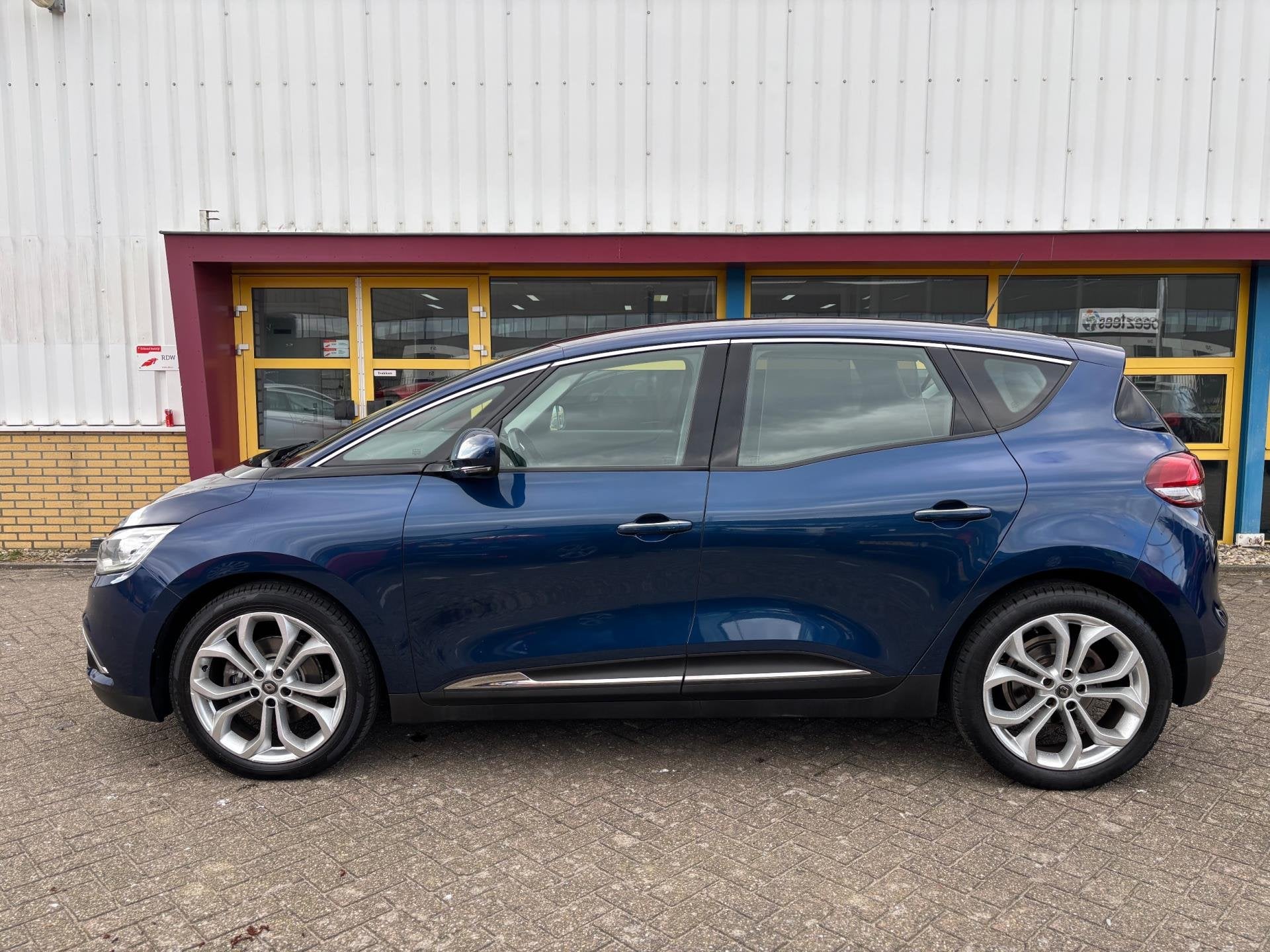 Renault Scénic 1.3 TCe AUTOMAAT NAVI AIRCO, Auto's, Dealer onderhouden, Stof, Gebruikt, 4 cilinders