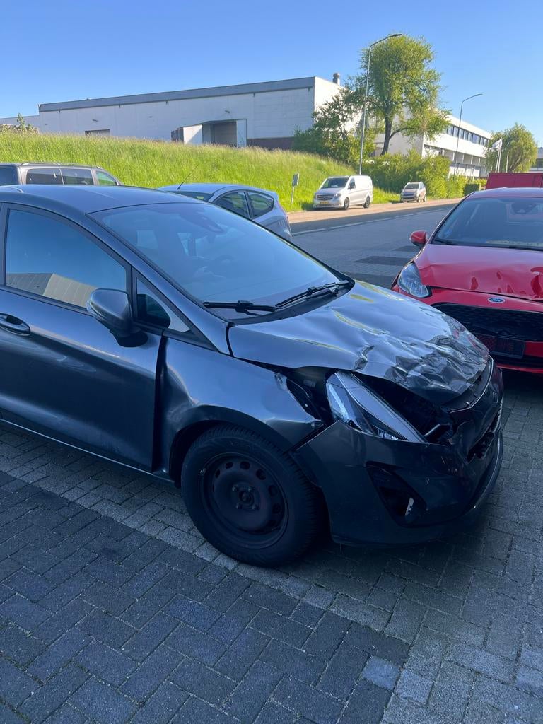 Ford Fiesta met schade, Ophalen, Zilver of Grijs, Hatchback, Ford